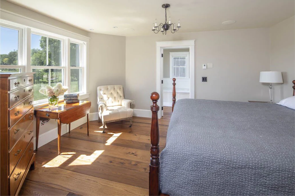 One of the many huge bedrooms.