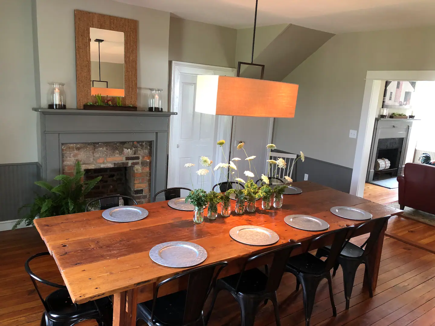 Another dining set for bigger groups.
