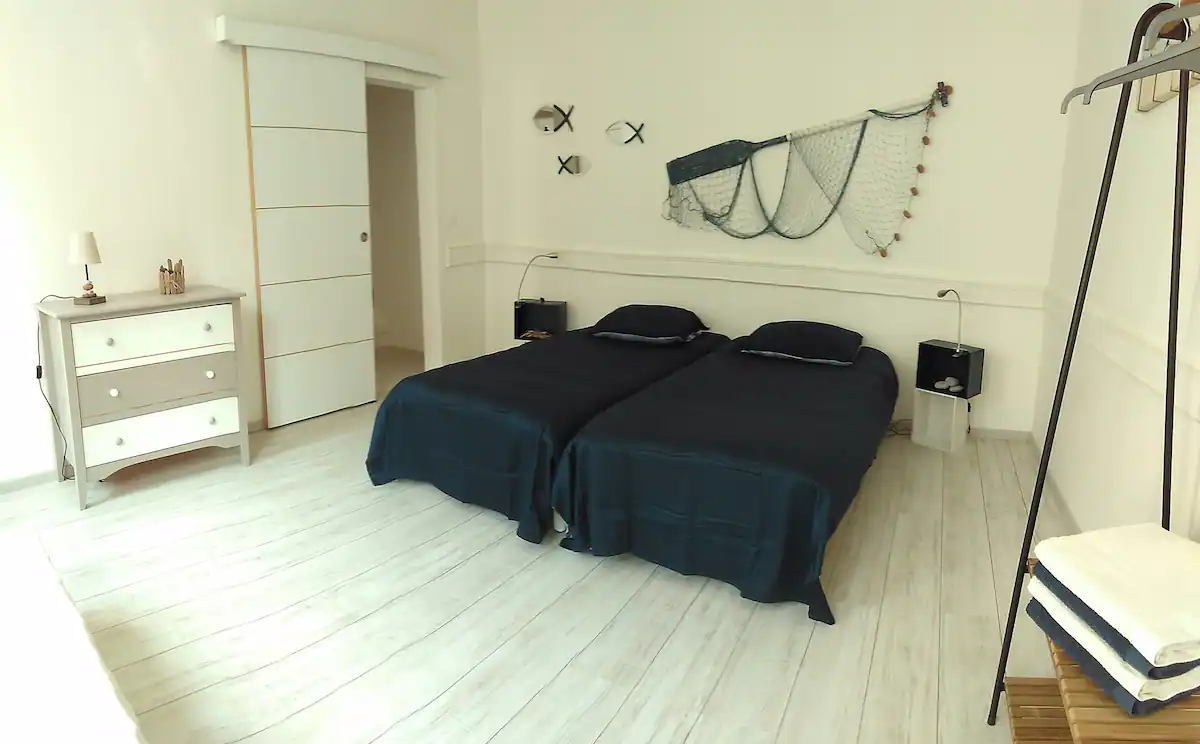 1 chamber with a double bed (140 x 190)