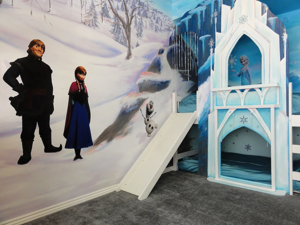 9 Of The Best Frozen-Themed Rentals In The US
4. Vacashine Homes
Location: Anaheim, California