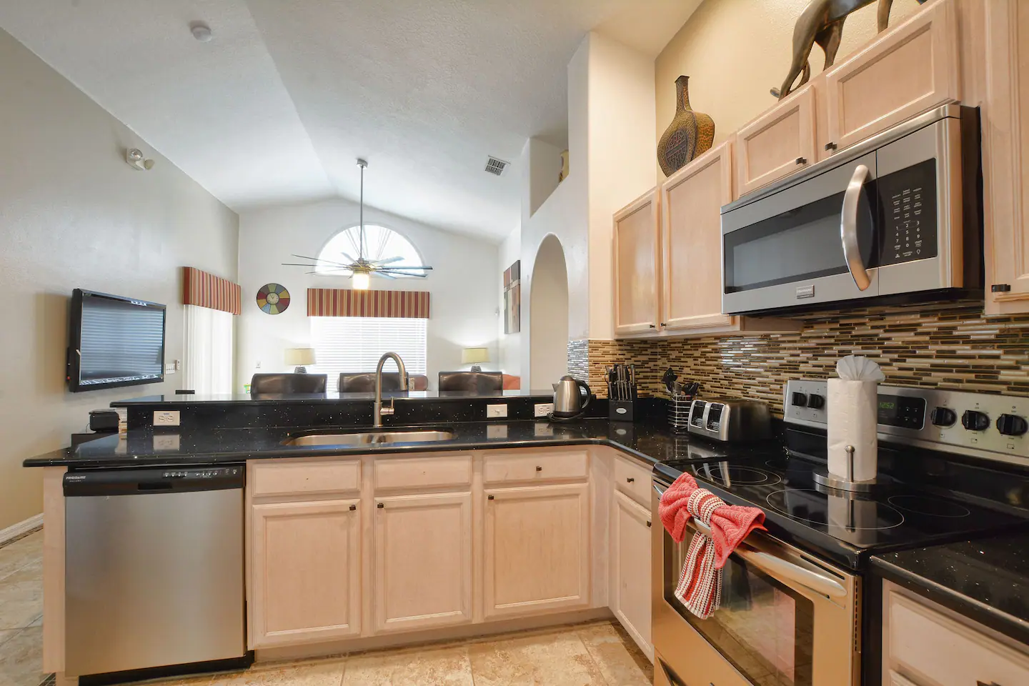 Fully equipped kitchen