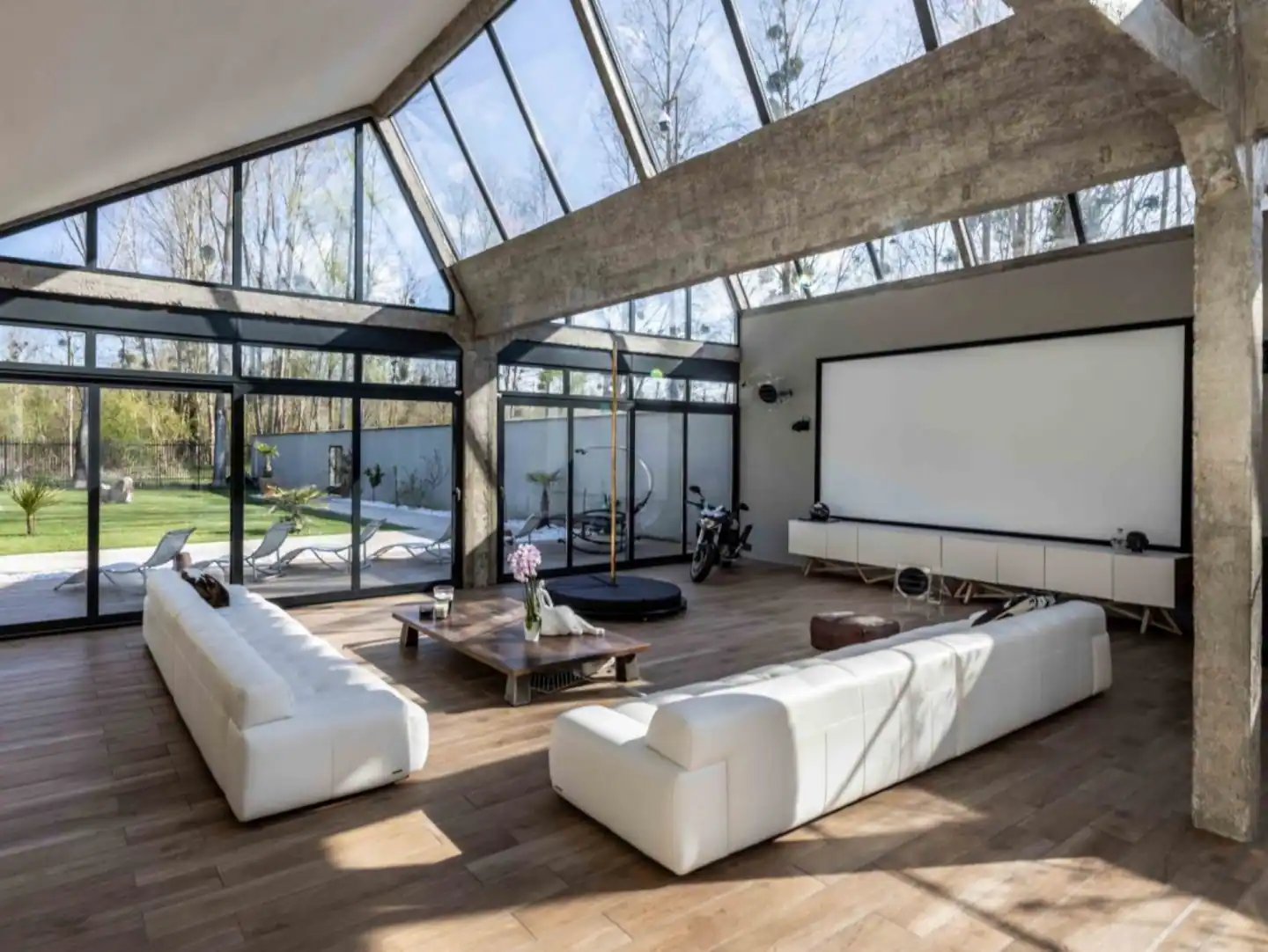 Relaxing and spacious living room with lots of activites to enjoy!
