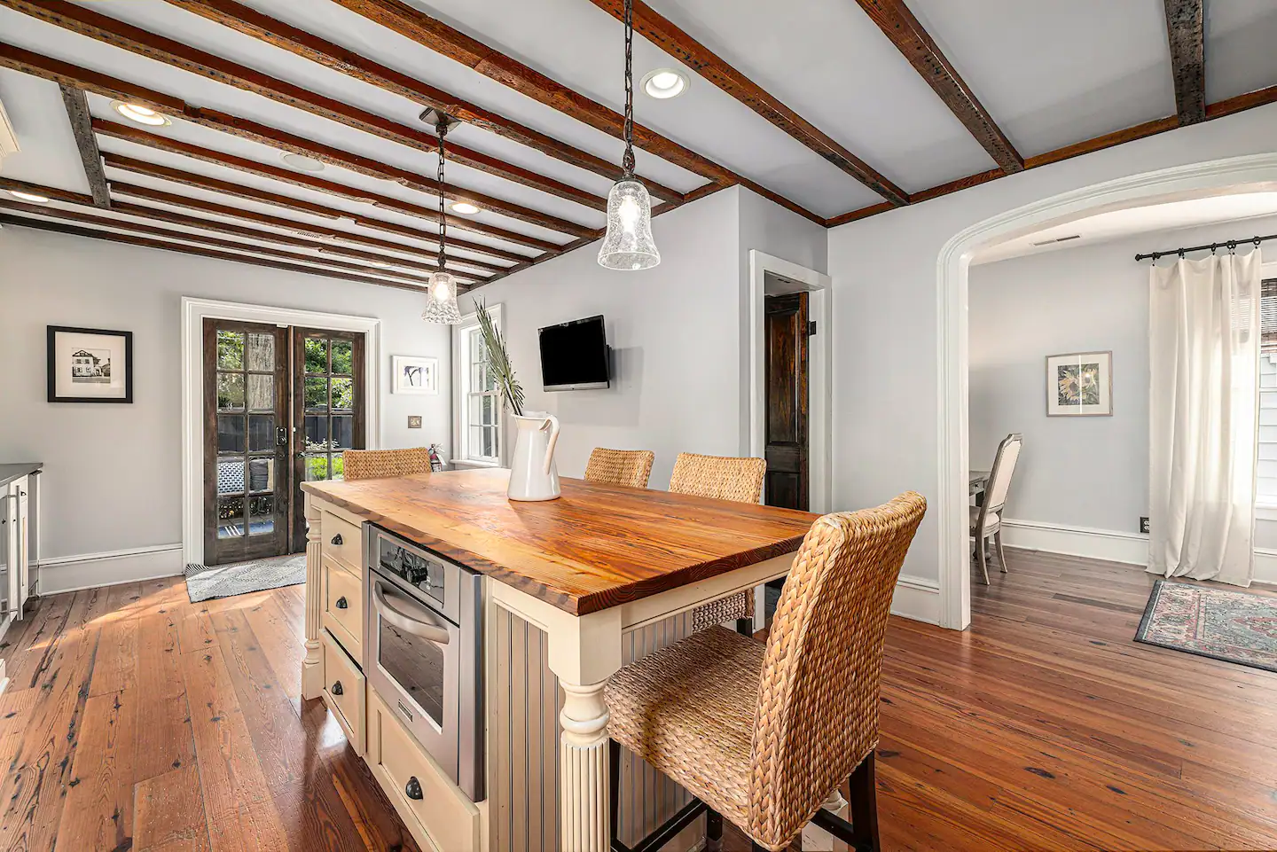 Light and bright fully equipped kitchen