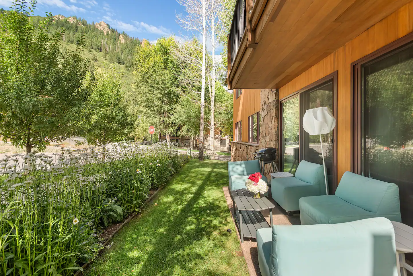 Patio with direct views of Aspen mountain.